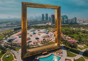 جاذبه های داخل قاب دبی