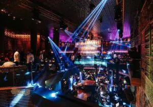 تفریح شبانه در کلاب‌های ارزان دبی