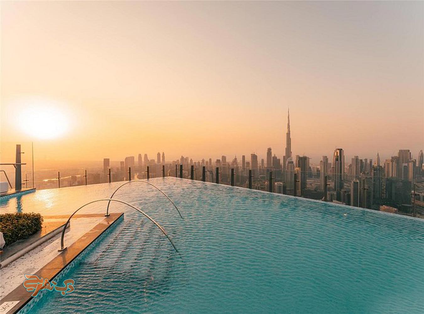 استخر پریولج PRIVILEGE دبی